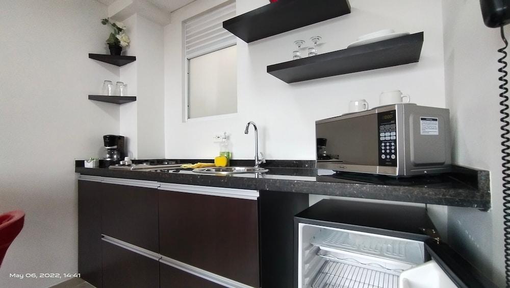 Hotel Piaro In Suites Кали Екстериор снимка