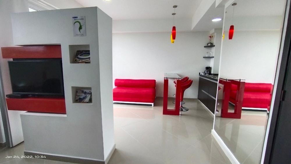 Hotel Piaro In Suites Кали Екстериор снимка