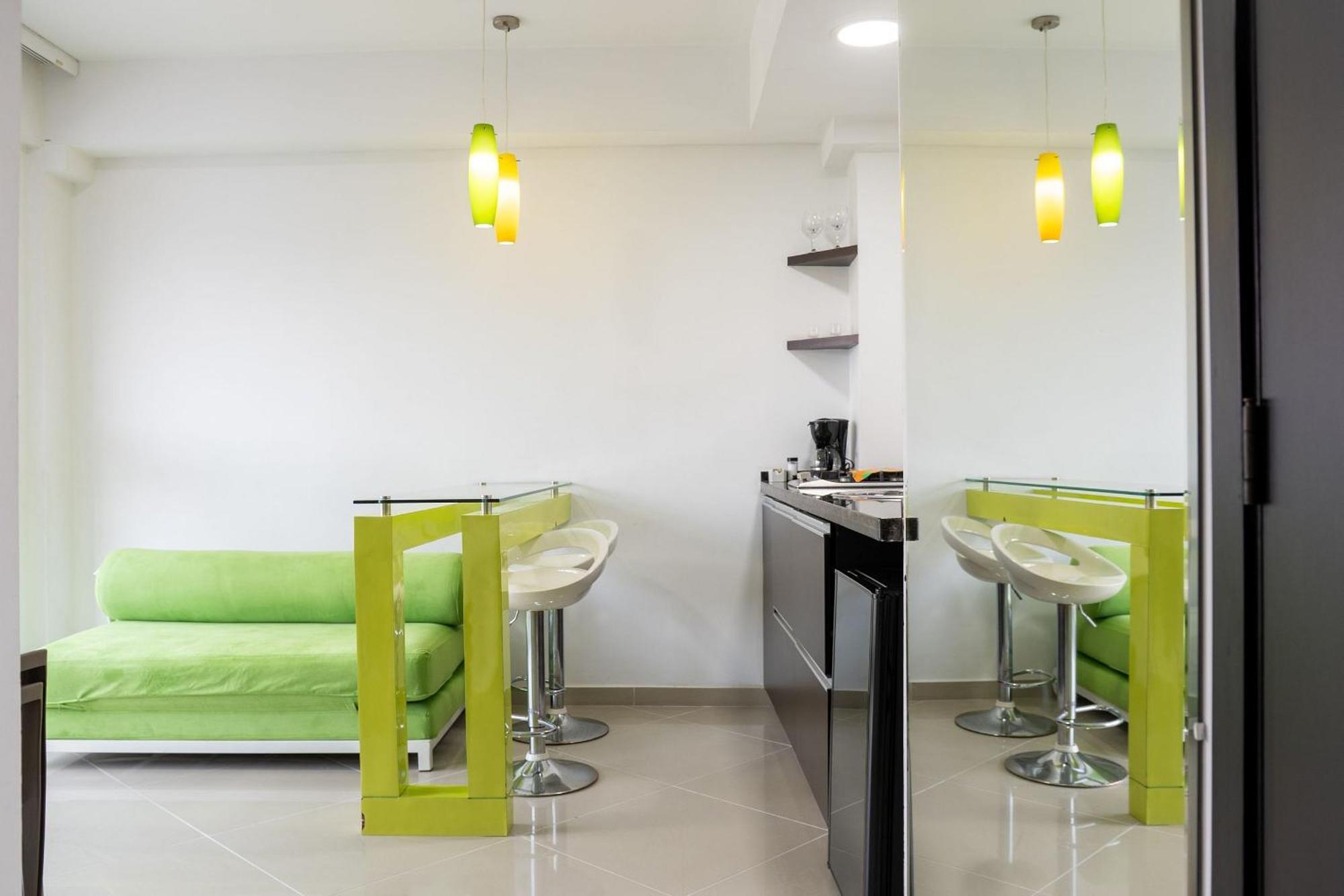 Hotel Piaro In Suites Кали Екстериор снимка