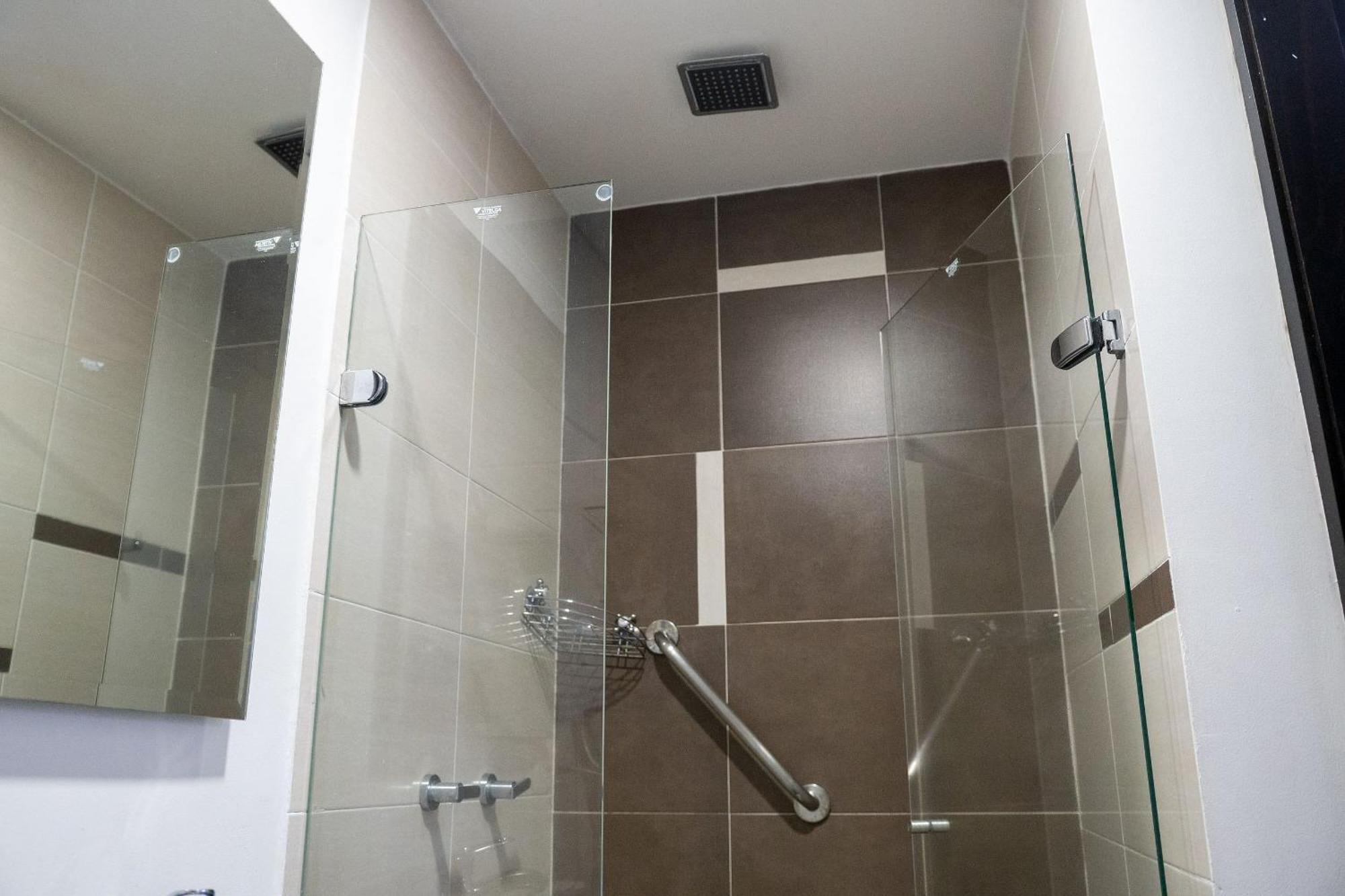 Hotel Piaro In Suites Кали Екстериор снимка