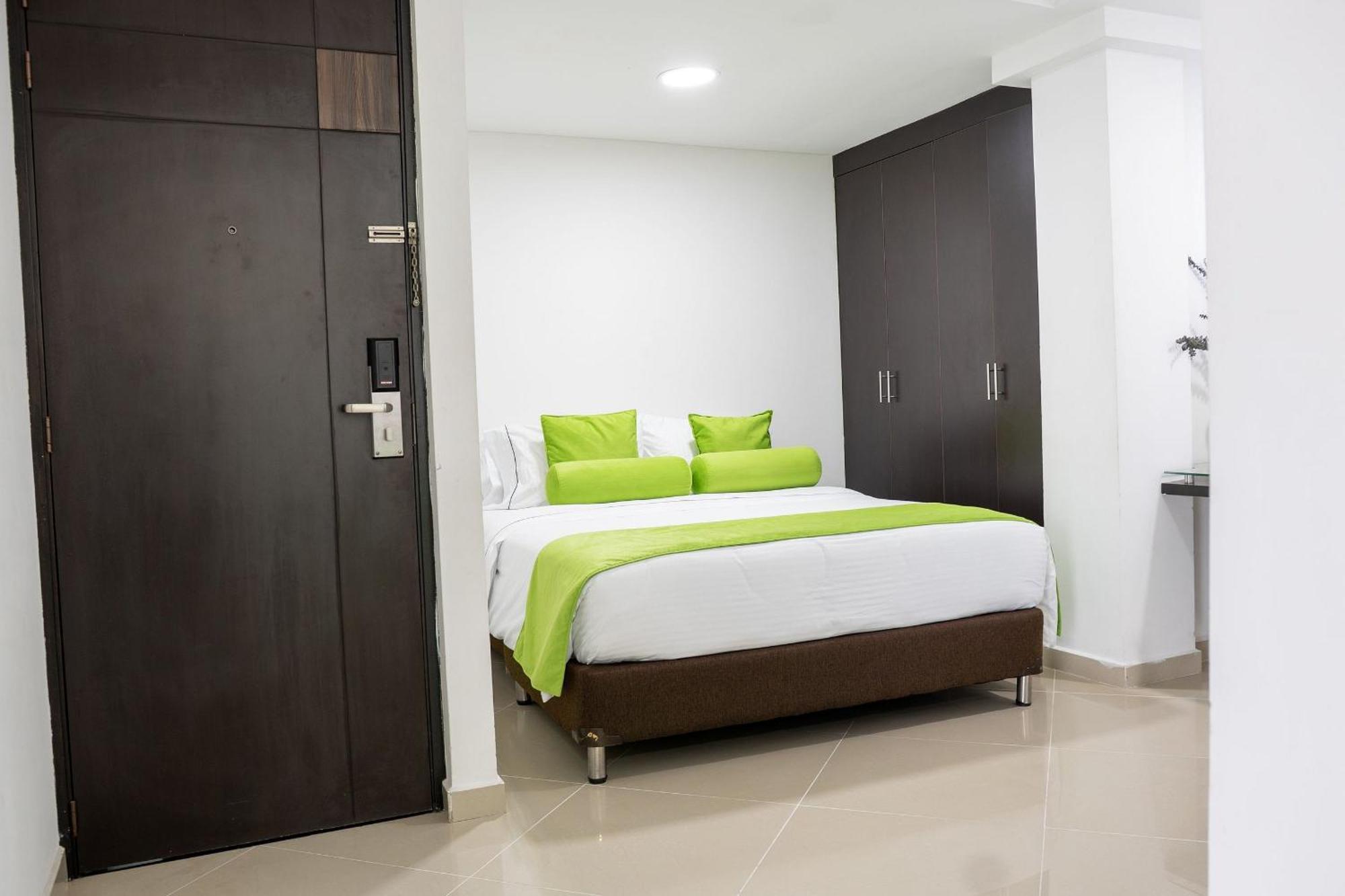 Hotel Piaro In Suites Кали Екстериор снимка