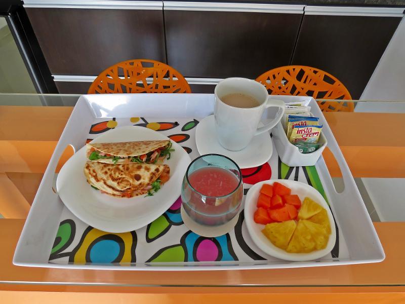 Hotel Piaro In Suites Кали Екстериор снимка