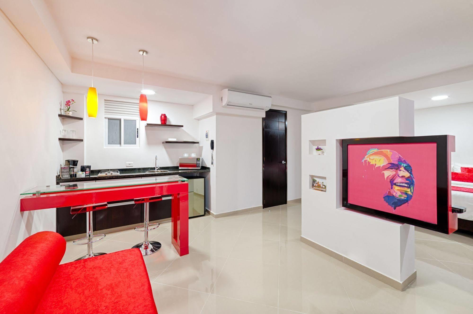 Hotel Piaro In Suites Кали Екстериор снимка